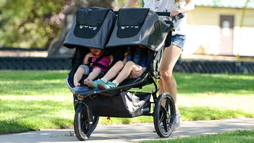 bob revolution flex 3.0 duallie - the three-wheel design and larger rubber tires help keep the bob 3.0...