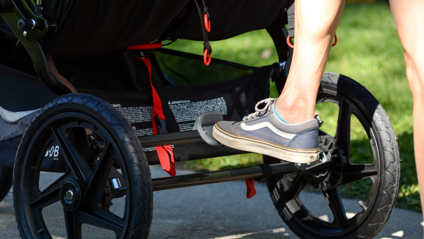 bob revolution flex 3.0 duallie - the revolution 3.0 duallie has a large plastic brake pedal that is...