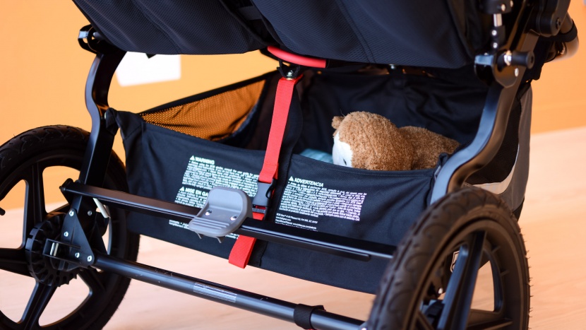 bob revolution flex 3.0 duallie - the storage bin is divided with a poorly placed strap that limits...