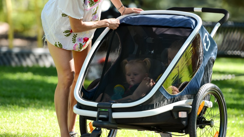 the hamax windscreen is slightly tinted and there is a roll-down...