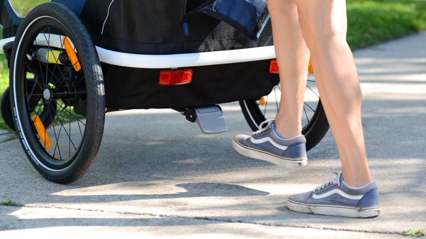 hamax outback - the hamax brake is large and easy to set and release with a central...