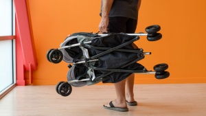 The G-Link 2 has a carry handle and two close locks.