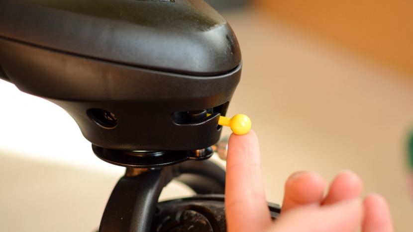 bob alterrain pro - the front wheel on the pro can lock in place for running or swivel...