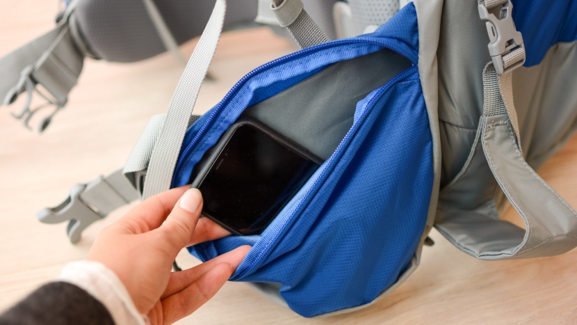 thule sapling elite - the waist pockets on the elite are so large you can fit all your...