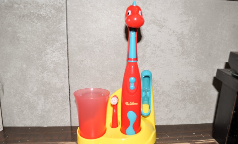 electric toothbrush kids - the brusheez comes with everything you need to get kids excited...