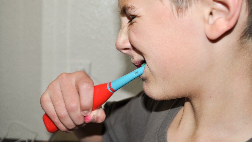 electric toothbrush kids - the brusheez is not sonic, but it did provide a good clean mouth.