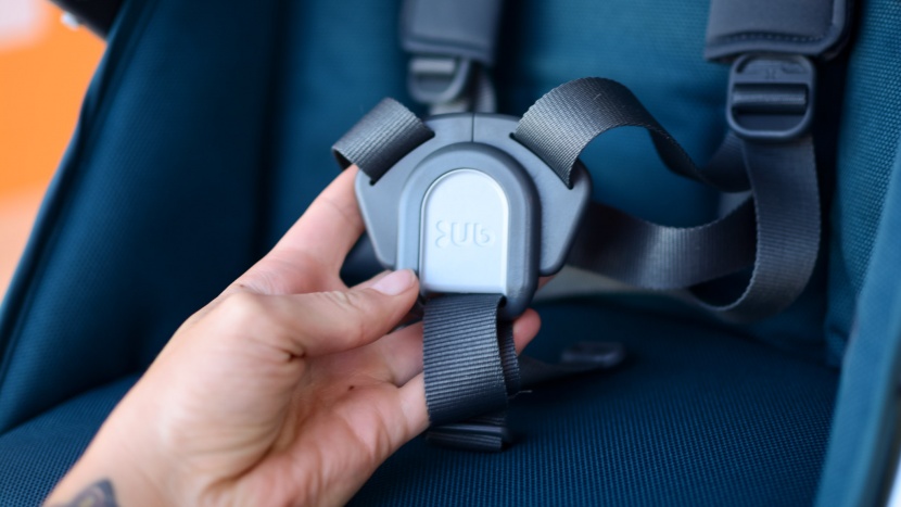 uppababy vista v2 double - the vista buckle is easy to use and one of the better buckles in the...