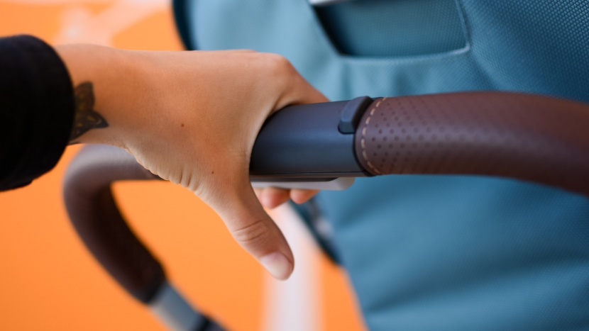 uppababy vista v2 double - the handlebar on the vista v2 telescopes in and out based on your...