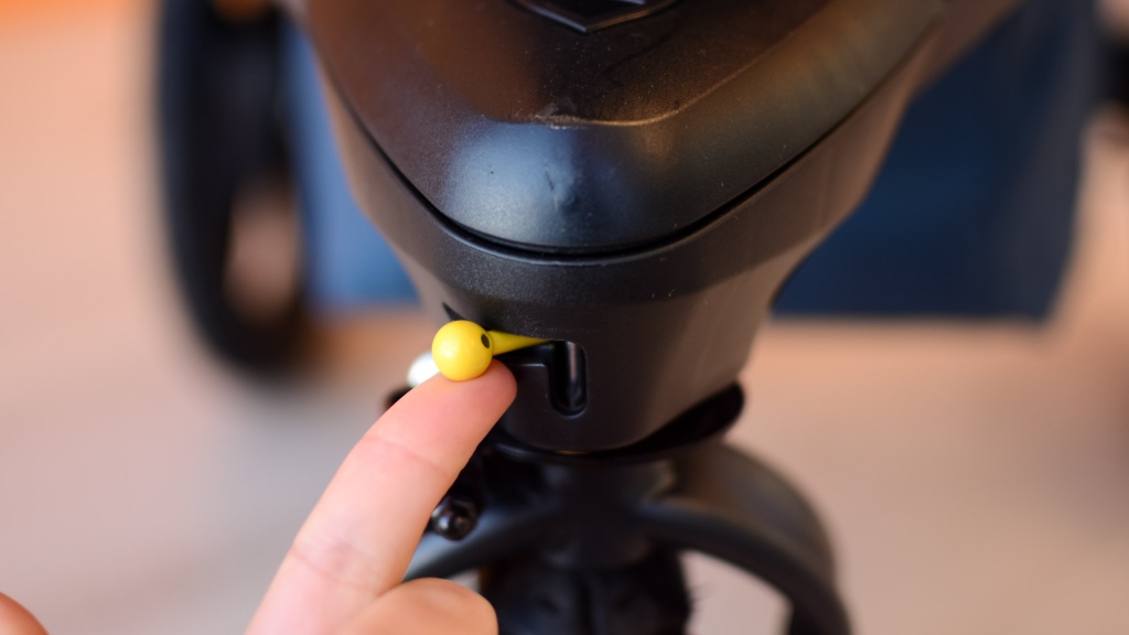 bob alterrain pro combo - the front wheel on the alterrain locks in place for jogging or...