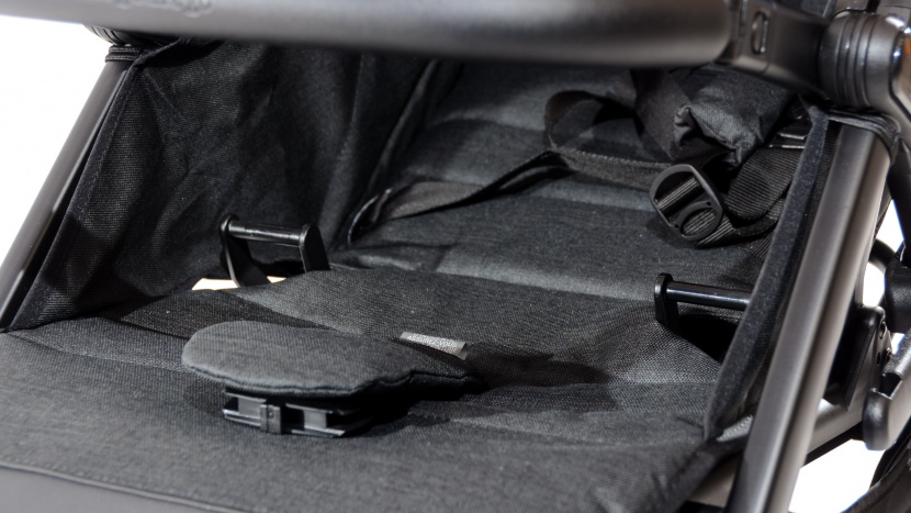 peg perego booklet 50 combo - the toddler seat of the booklet 50 has two metal connection points...