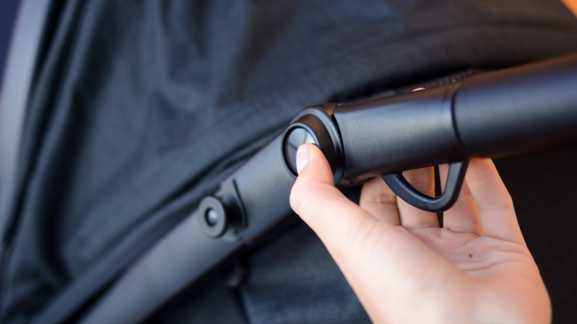 peg perego booklet 50 combo - the booklet 50 has an adjustable handlebar that rotates on a pivot.