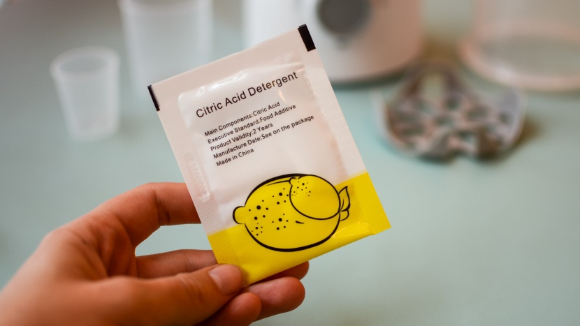 a chemical descaler is included when you purchase a grownsy bottle...