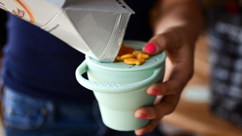 the spill guard on the snack attack does not come off, so snacks sit...
