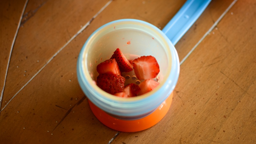 snack catcher - we tested each snack catcher with multiple foods to see how each one...