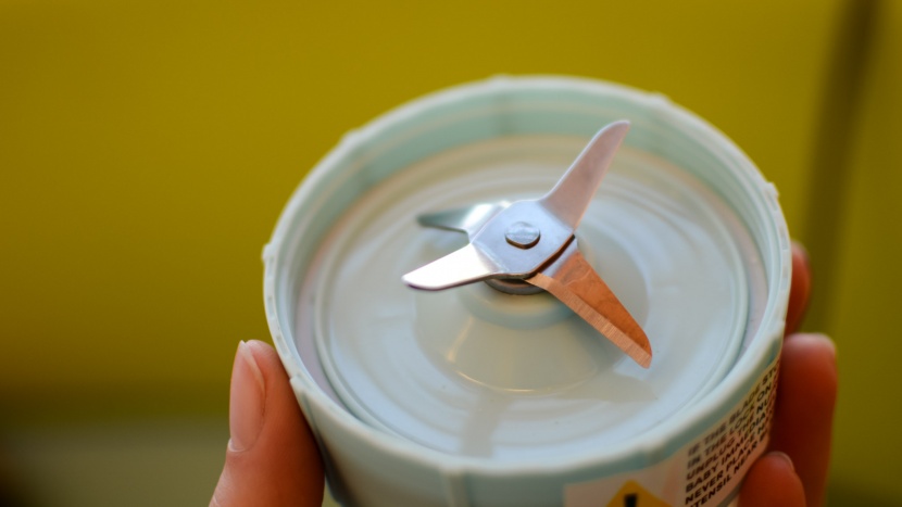nutribullet baby - the nutribullet baby comes with one blade.
