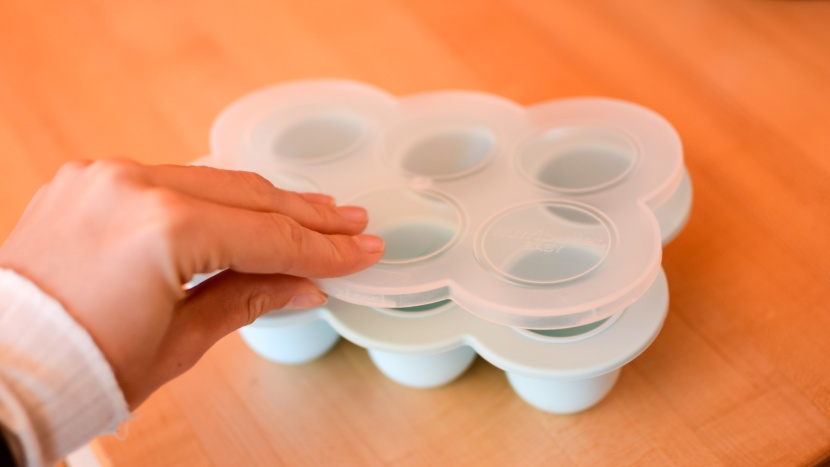 the included accessories make the process of storing baby food easy...