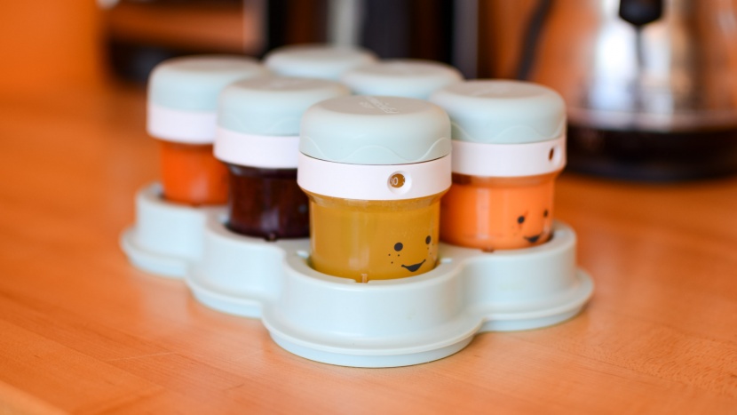 the blender includes six date-dial storage cups with a tip-proof...