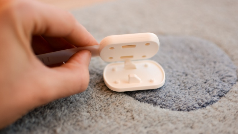 the straps on the vkania straps attach to the other side and can be...