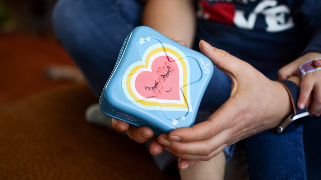 kids bandages - the welly eye love u bandages come in a handy, sturdy tin.