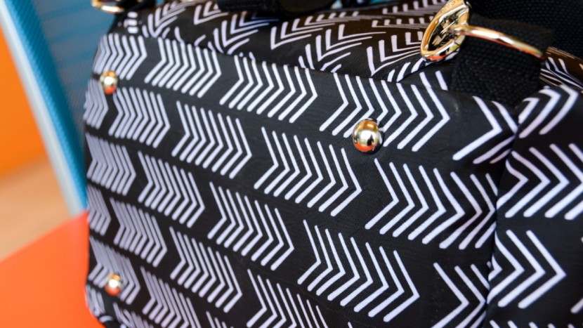 the kelly has nice metal feet that are stylish and functional for...