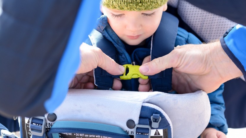 deuter kid comfort pro - the child harness on the pro has padded straps and easy to operate...