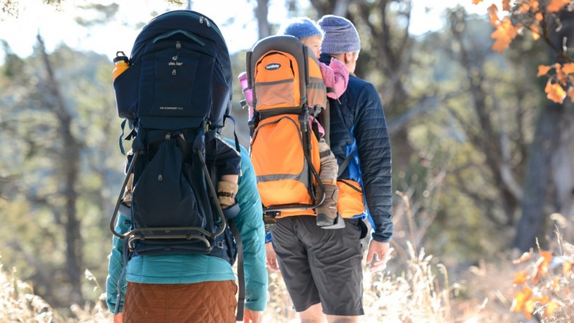 deuter kid comfort pro - the pro waistband tightens to keep the pack above the hips bones and...