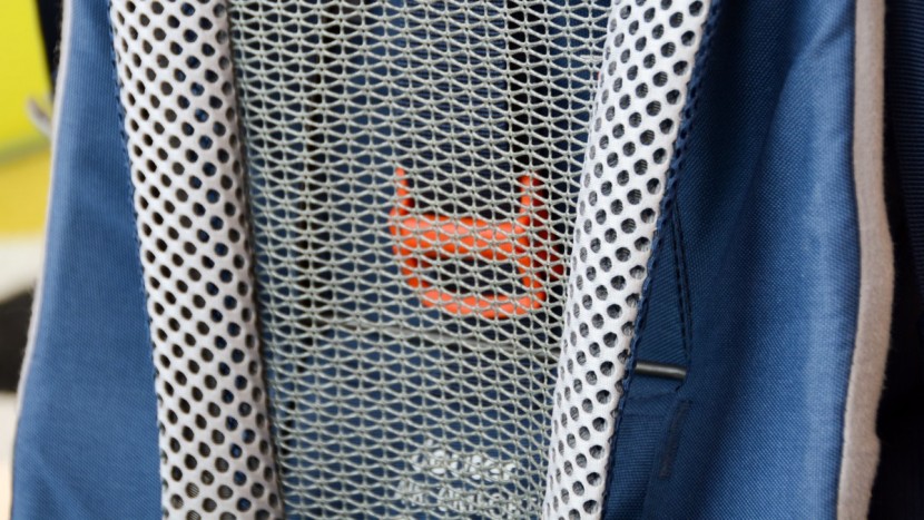 deuter kid comfort pro - the adjustment points for the torso are located behind the mesh and...