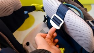 The child seat can be raised and lowered using the adjustment point...
