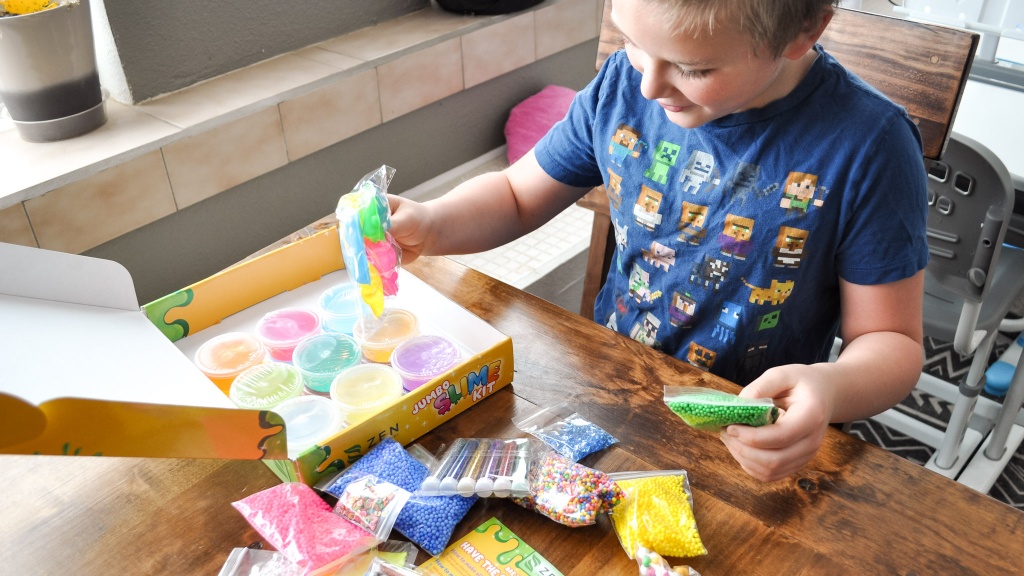 slime and putty - with 18 kinds of slime and lots of ingredients to combine, the zen...