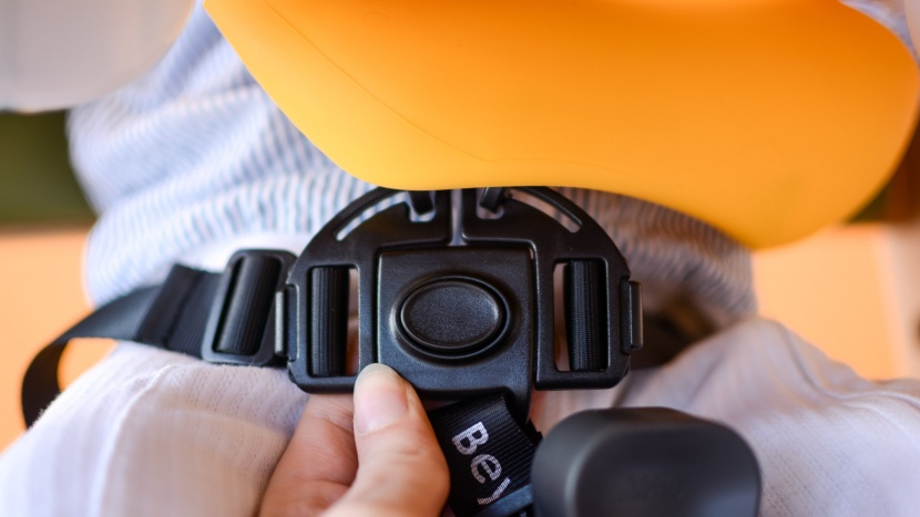 abiie beyond wooden high chair - the abiie harness can be used in a 5-point or 3-point configuration.