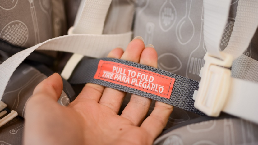 graco slim snacker high chair - folding this graco is simple and can be accomplished with one hand...