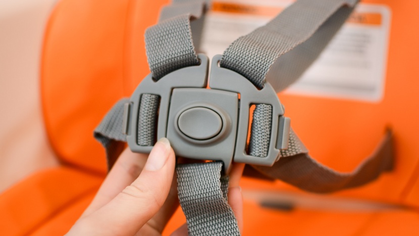 infantino 4-in-1 convertible high chair - the infantino buckle can be used as a 3 or 5-point version and it is...