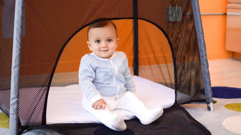 flisko 2 in 1 travel crib - the flisko has a side access opening for easy access to sleeping...