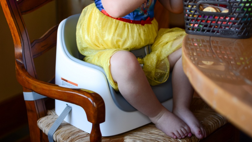 table booster seat - the tot nest is simple and cozy.
