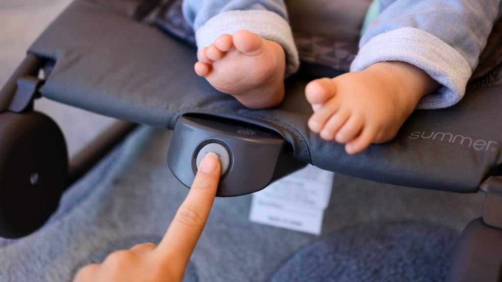 baby bouncer - the summer 2-in-1 bouncer &amp;amp; rocker duo only has one button...