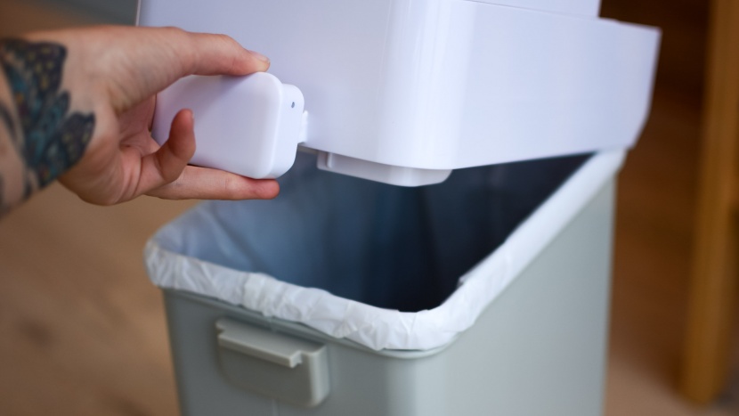 once the lid of the skip hop nursery style is open, there is no way...