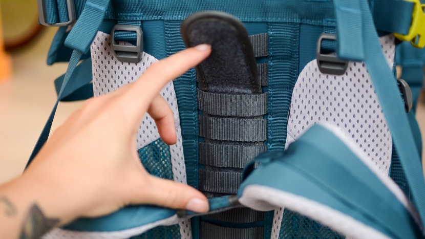 the velcro and loop adjustment of the torso length on the active sl...