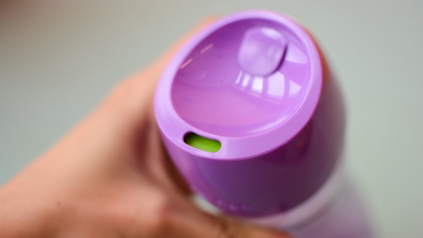 the design of the contigo's lid is challenging to clean.