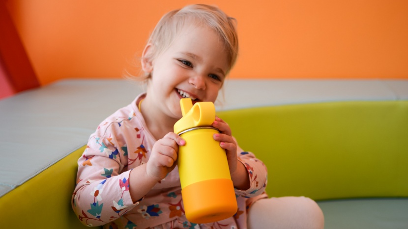 the hydroflask has a stainless steel vessel with a hard plastic straw.