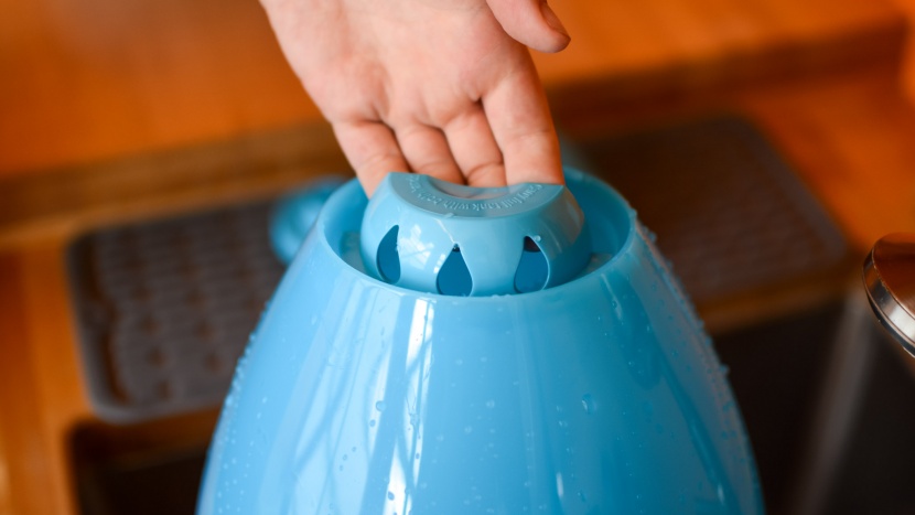 crane drop - while there is an obvious handle on the top of the drop, it also...