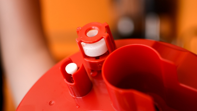 honeywell hul520 - cleaning the smaller parts of the honeywell likely requires a...