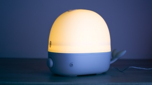 This TaoTronics has a dimmable nightlight that produces a soft glow.