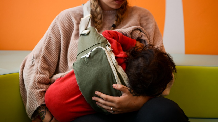 nursing pillow - while not as cushy as some other options, the humble-bee nurse-sling...