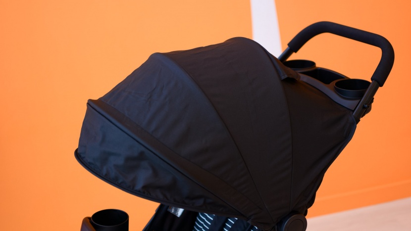 graco nimblelite - while larger for the group, the canopy on the nimblelite always...