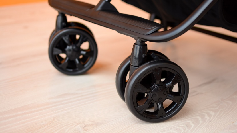 zoe twin+ - the dual wheel design of the twin+'s plastic wheels isn't the best...