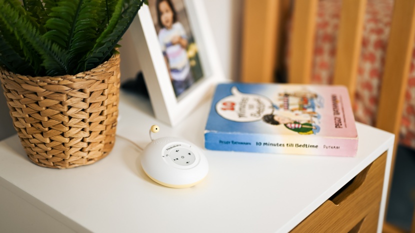 hellobaby hb180 - the hb180 baby unit is small and unassuming, with an included night...