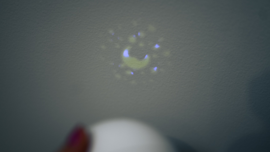 ibaby m8 2k smart baby monitor - the ceiling projector on the ibaby is fun and a nice addition...