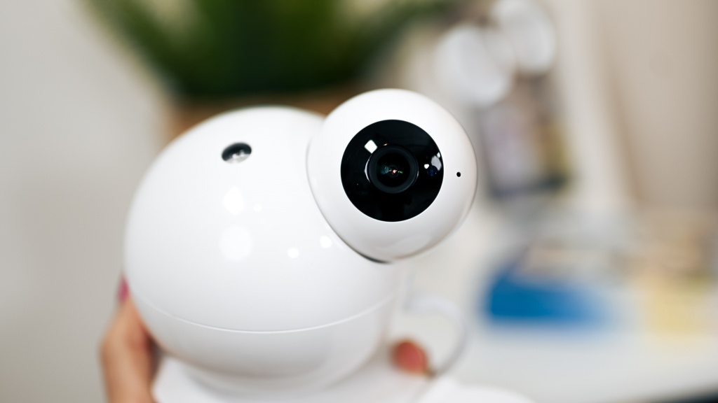 ibaby m8 2k smart baby monitor - the ability to smoothly control the ibaby remotely is poor. it tends...