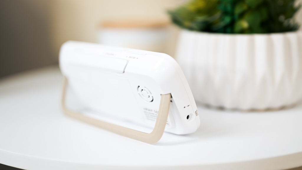 infant optics dxr-8 pro - the parent device of the pro has a kickstand to keep it at a nice...