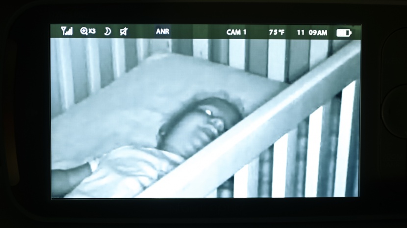 infant optics dxr-8 pro - the night vision on the pro includes some vignetting of the image...